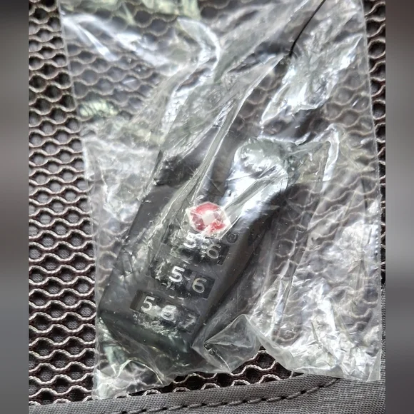 Tumi Garment Cover - Picture 9 of 16